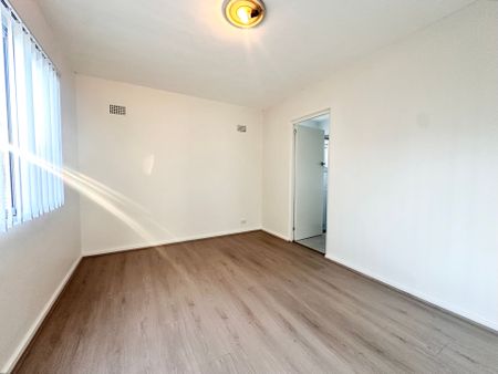 Completely Renovated&comma; Ground Floor Unit&excl;&excl; - Photo 2