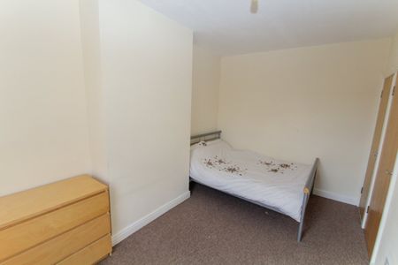 3 bedroom terraced house to rent - Photo 4