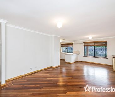 Stunning 4-Bedroom Home in Ellenbrook! - Photo 3