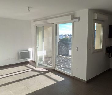 T2 AVEC LOGGIA ET PARKING - Photo 4