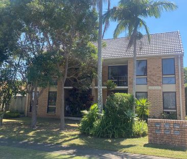 Prime living- 2 bedroom top end apartment. - Photo 2
