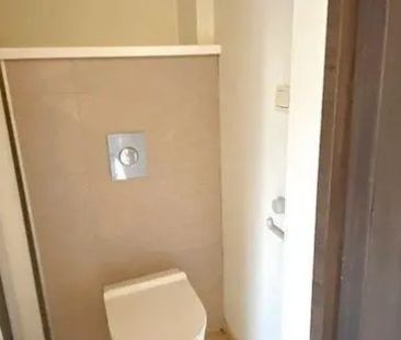 Vernieuwd duplexappartement met terras, berging en gemeensch - foto 4