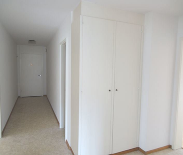 GROSSZÜGIGE WOHNUNG NÄHE STÄDLI LAUFEN - Photo 1