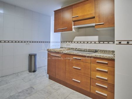 3 room luxury Flat for rent in Centro Tradicional, Alicante, Valencia - Photo 3