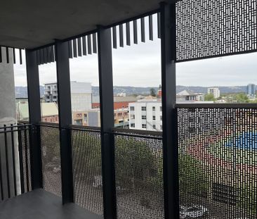 Modern and convenient apartment in prime location! - Photo 2