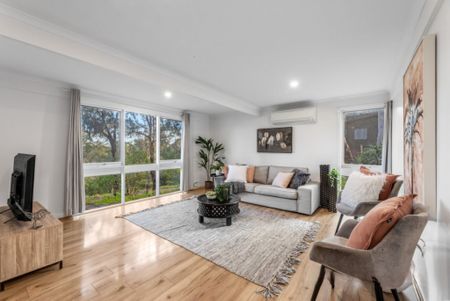 Beautiful Family Home in the Heart of Greensborough! - Photo 4