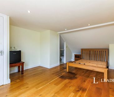 4 bedroom house to rent Stepgates, Chertsey, KT16 - Photo 6