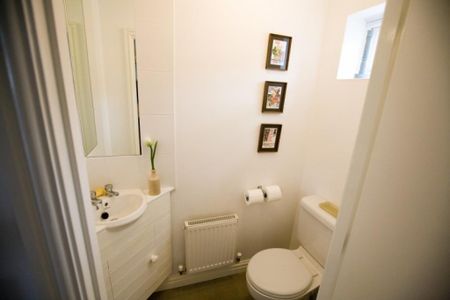 3 bedroom semi-detached house to rent - Photo 4