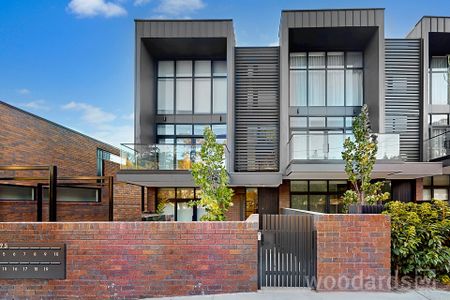 Unrivalled Luxury and Contemporary Elegance with this Brand-New 3-bedroom Architecturally Designed Townhouse. - Photo 4