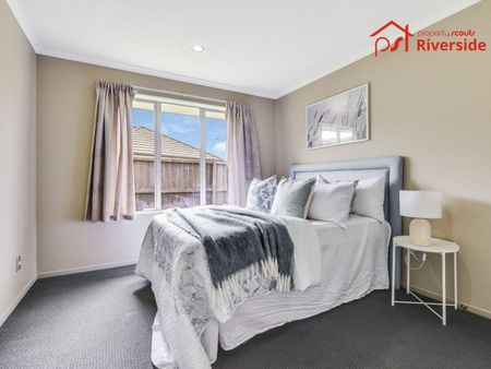 Spacious family home in the heart of Huntington. - Photo 3