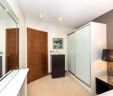 1 Bed Flat, Lanson Building Chelsea Bridge Wharf, SW11 - Photo 6
