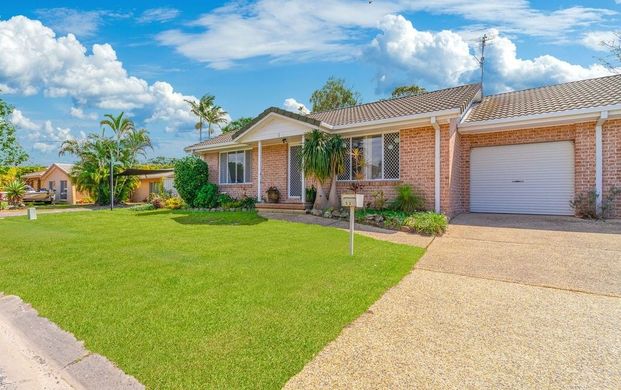 LARGE TWO BEDROOM DUPLEX - Photo 1