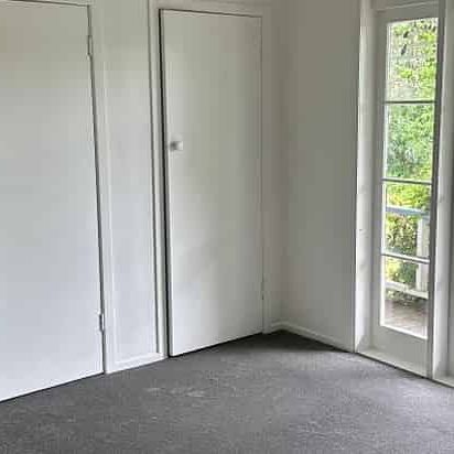 LARGE FAMILY HOME READY TO MOVE IN - Photo 1