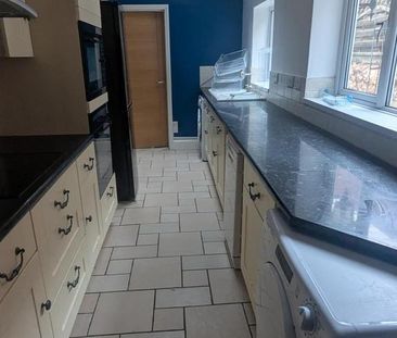 4 bedroom terraced house to rent - Photo 5