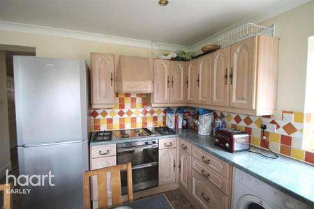 1 bedroom in a house share to rent - Photo 3