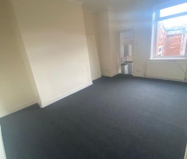 3 bedroom flat to rent - Photo 6