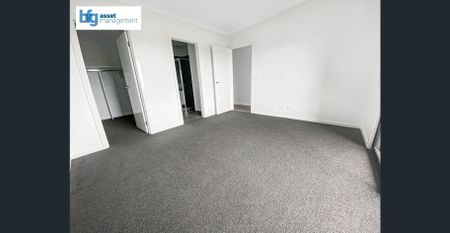 Stunning Three Bedroom Townhouse with Views! - Photo 4