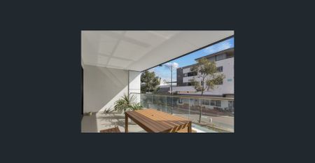 Modern 1-Bedroom Apartment on Vibrant Beaufort Street - Photo 3