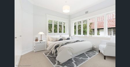 STUNNING FULLY RENOVATED SPACIOUS 3 BEDROOM APARTMENT WITH ADDITIONAL STUDY IN PRESTIGIOUS SAHAM HALL ESTATE IN DOUBLE BAY - Photo 2