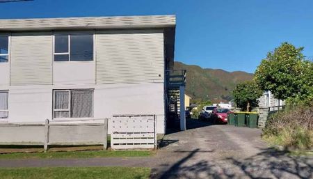 Tidy One-Bedroom Apartment – Available Now - Photo 5