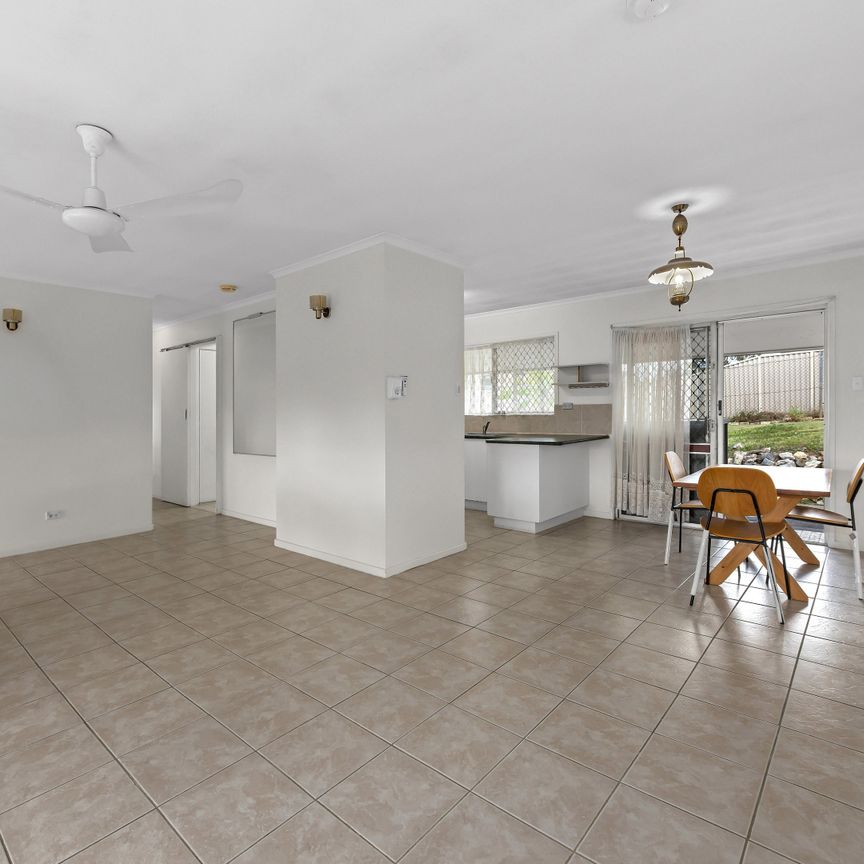 9 Naples Street, Wishart QLD 4122 - House For Rent | Domain - Photo 1