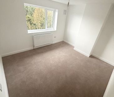 Moor Allerton Crescent, Leeds, West Yorkshire - Photo 6
