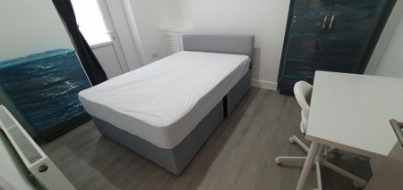 5 bedroom house to rent - Photo 2