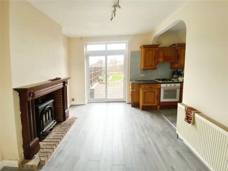 3 bedroom semi-detached house to rent - Photo 5