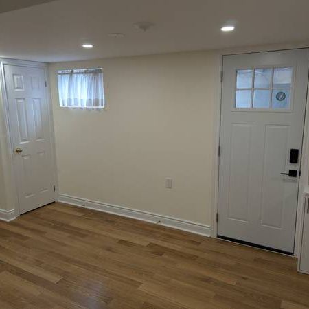 Beautiful Basement - 2Bedrooms 2Bathrooms - Photo 3