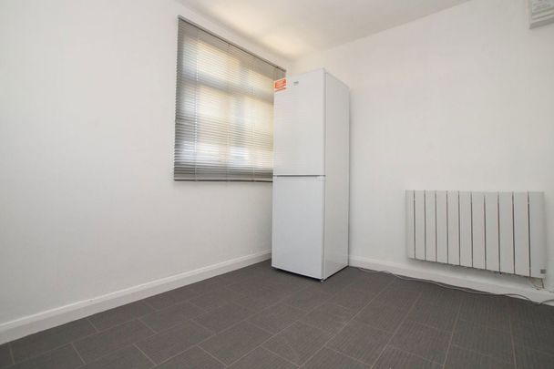 Flat in London Road, Carlisle - Photo 1