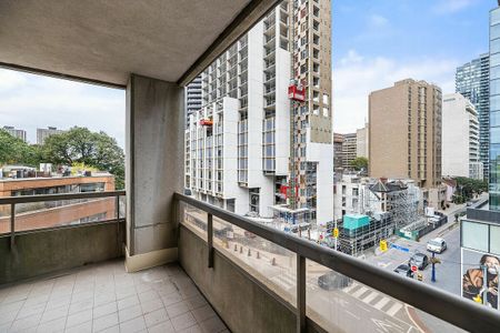 68 Yorkville Ave 505, ON, CA, Toronto - Photo 4