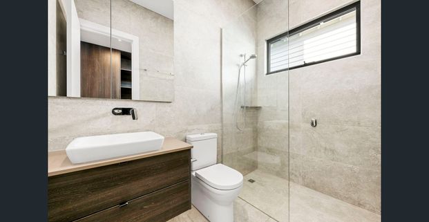 Elegant & Stylish! - Photo 1