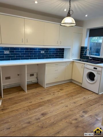 3 bed Semi-detached in Barley Close , Warminster, BA12 9LX - Photo 2