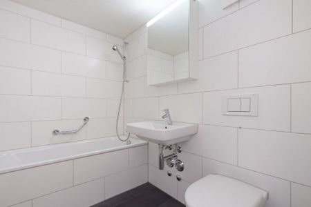 quartier résidentiel ensoleillé dans un environnement adapté aux enfants - Photo 2