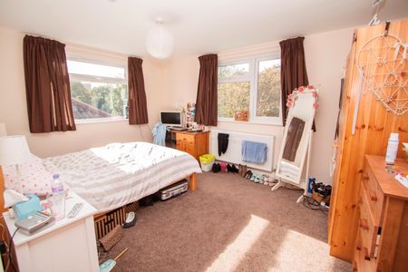 7 Bed Semi-Detached House, Burlington Road, SO15 - Photo 3