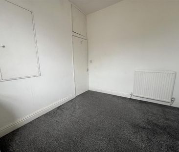 2 bedroom end of terrace house to rent - Photo 1