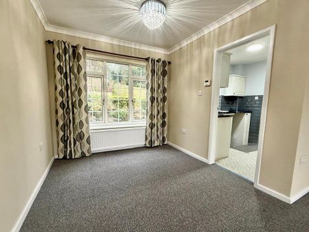 3 bedroom semi-detached house to rent - Photo 5