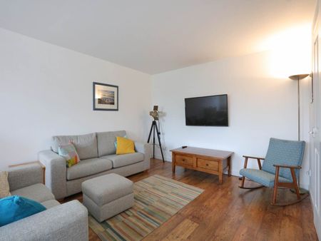 2 bed Flat to rent - Photo 3