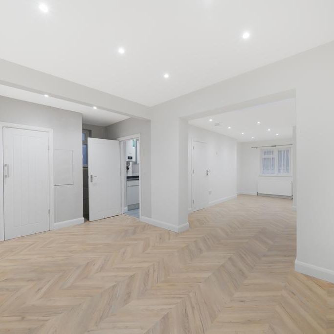 4 bedroom semi-detached house to rent - Photo 1