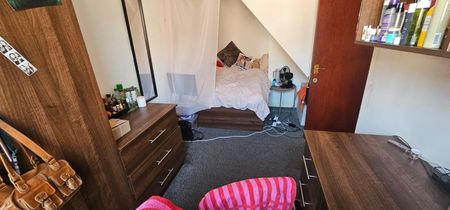 6 Bed - 14 Ashville Avenue, Hyde Park, Leeds - LS6 1LX - Student - Photo 2