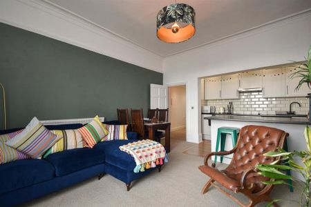 2 bedroom flat to rent - Photo 4