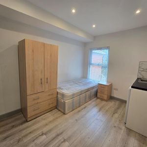 Cambridge Road, Aldershot GU11, London - Photo 2