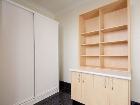 "The Gabba" is just a short stroll from your door as is public transport, restaurants, cafe's, hotels & boutiques - Photo 2