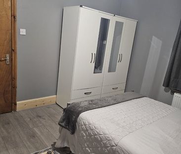 Room in a Shared House, Grove Green Road, E11 - Photo 6