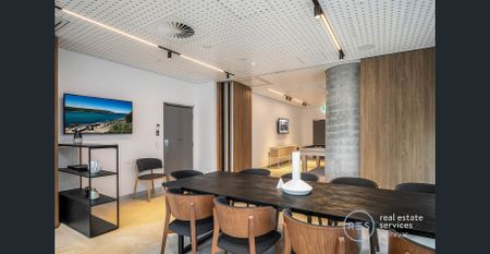 Stunning 25th Floor, 1 Bed + Study Apartment in St Leonards Square - Photo 2