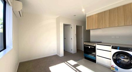 Spacious 2 Bedroom Apartment - Photo 4