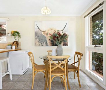 Charming 3-Bedroom Family Home in Prime Location - Photo 3