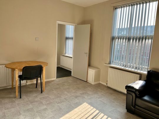 3 Bed Flat, Holberry Gardens, S10 - Photo 1