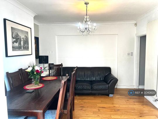 1 bedroom in a house share to rent - Photo 1