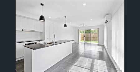 Modern 3-Bedroom Duplex in Park Ridge - Photo 3